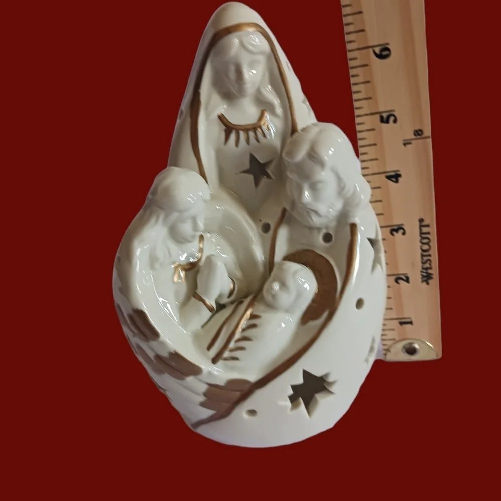 Scotts holy family tea light beige color and gold
